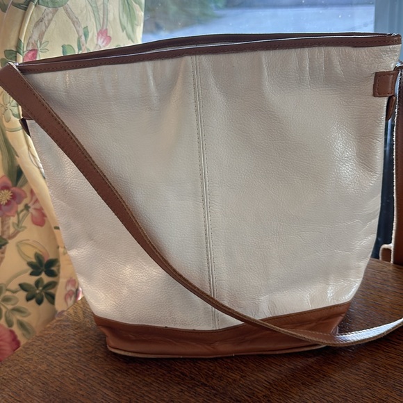 Unisa white and tan leather crossbody bag with an adjustable strap - Picture 2 of 14
